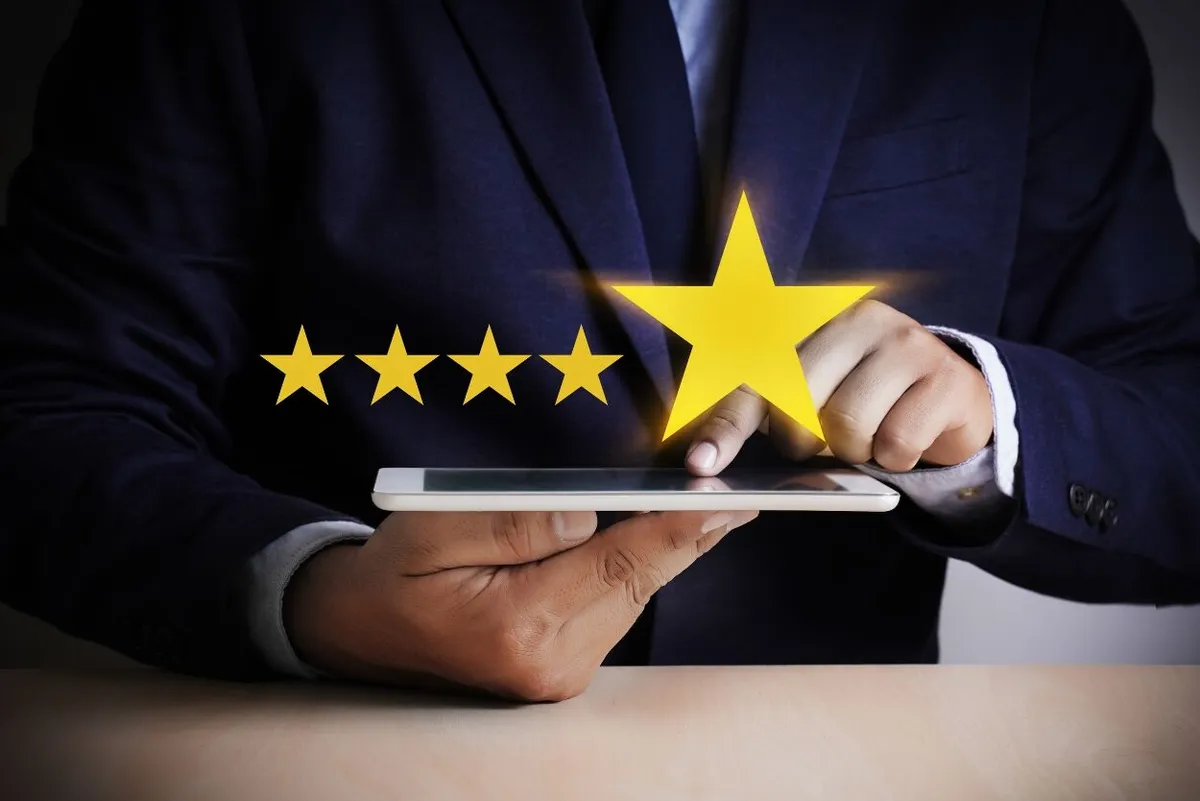 A man using a tablet and a 5 stars review